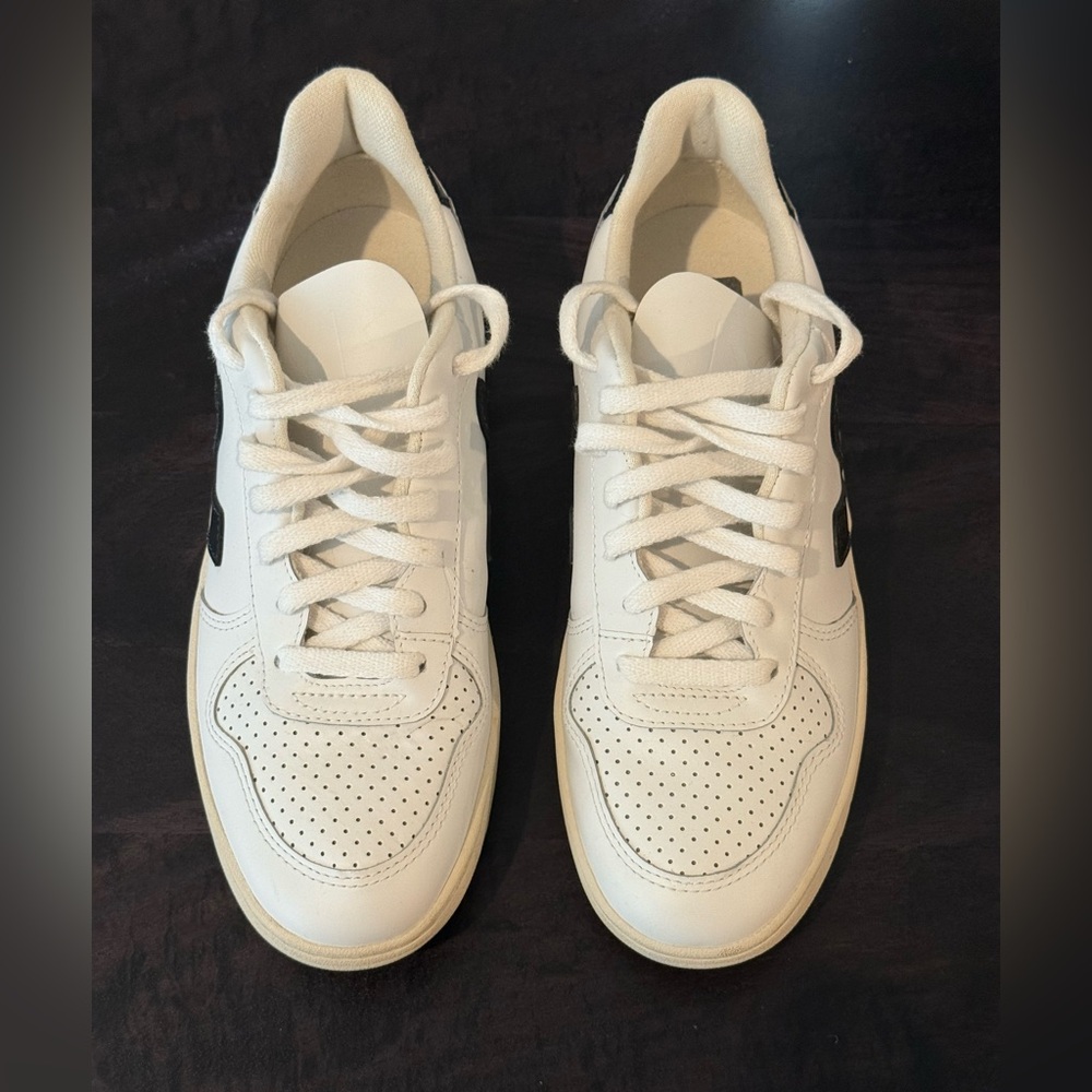 Veja V-10 Sneakers *NEW* - Picture 4 of 9